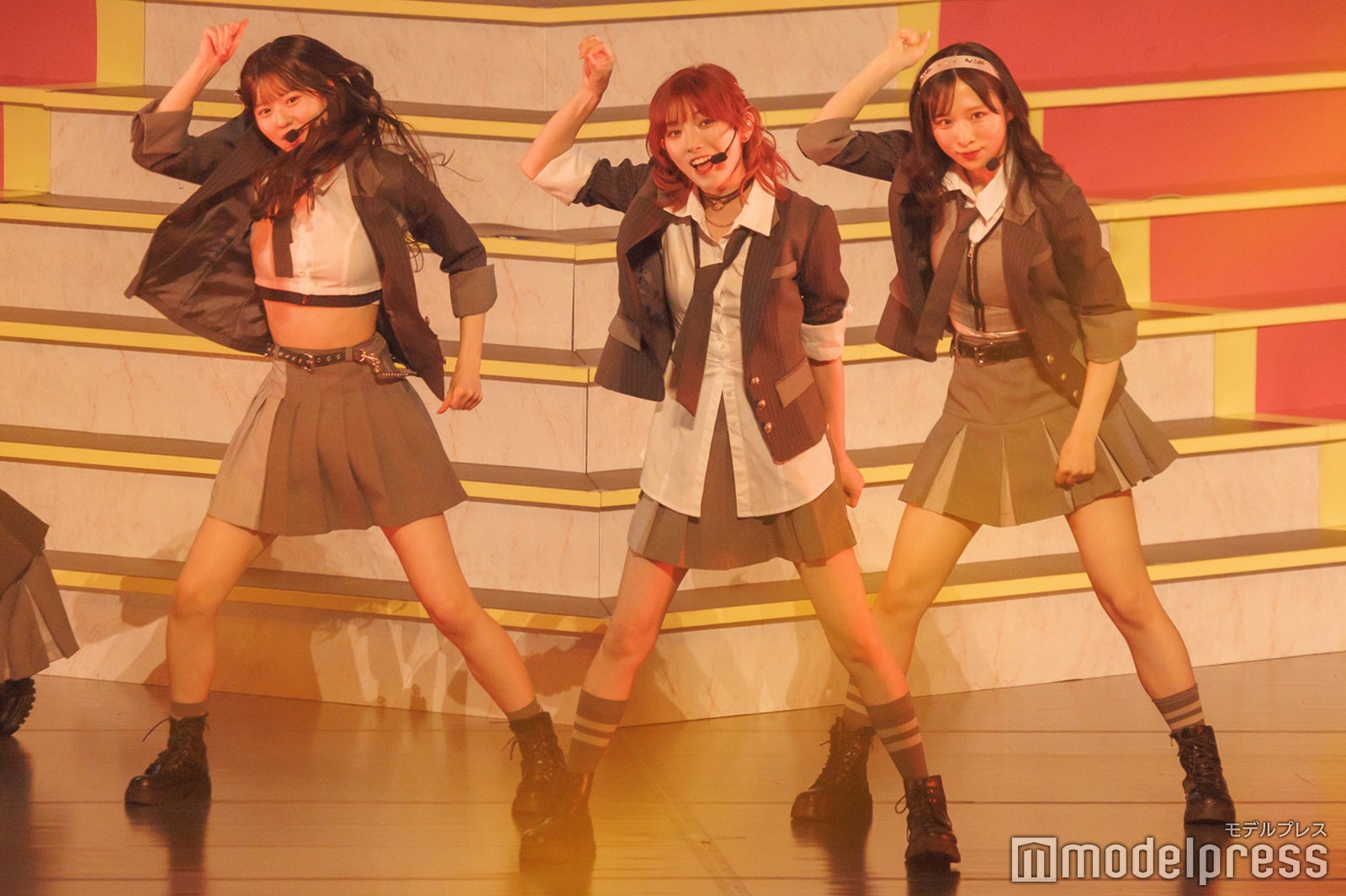 八木愛月、岡田奈々、小栗有以（C）モデルプレス