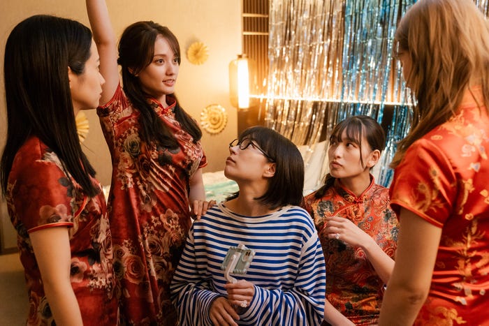 藤間爽子、谷まりあ、木竜麻生、北村優衣、桜井玲香「つづ井さん」第11話(C)つづ井/文藝春秋/「つづ井さん」製作委員会
