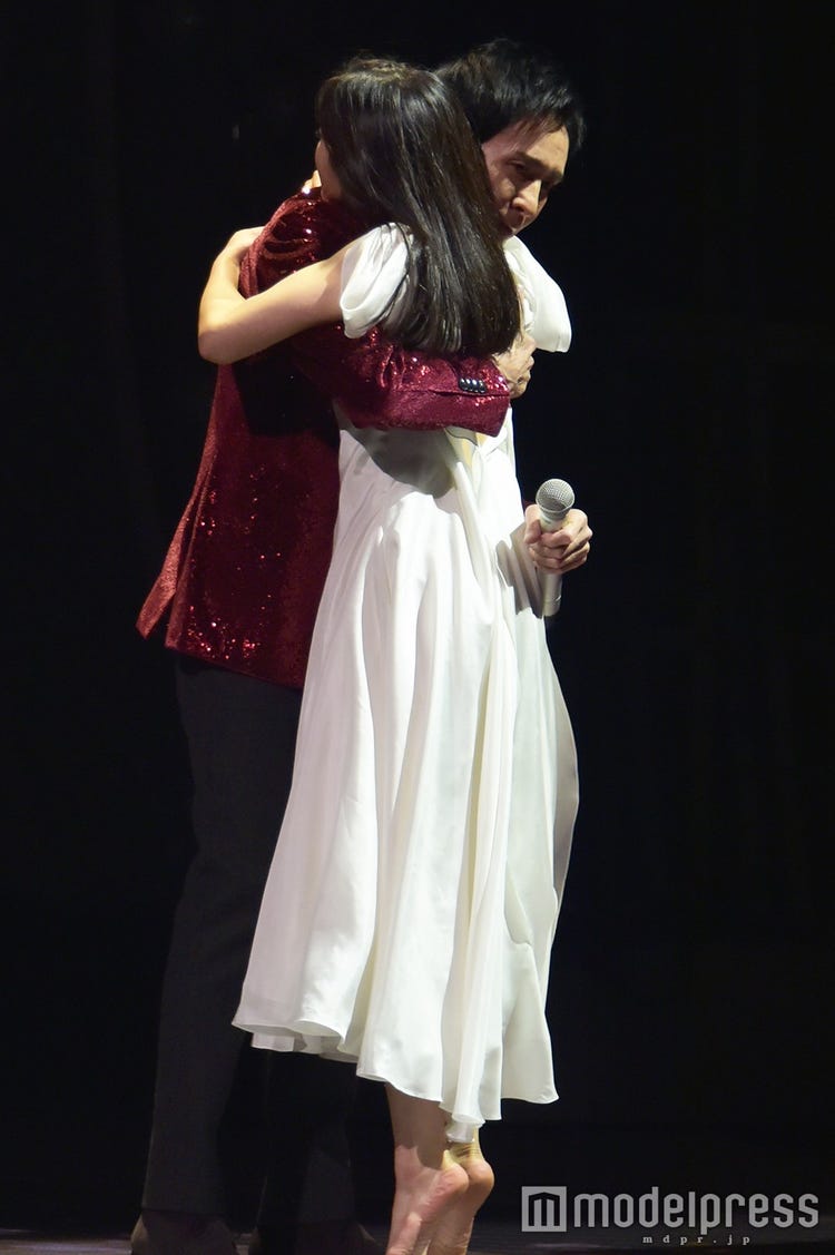 画像26 30 土屋太鳳 郷ひろみと3度抱き合う 入魂ダンスに歓声 紅白本番 モデルプレス