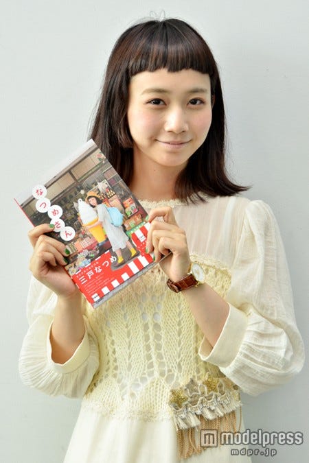 自身初のセルフプロデュースブック「なつめさん」を発売した三戸なつめ