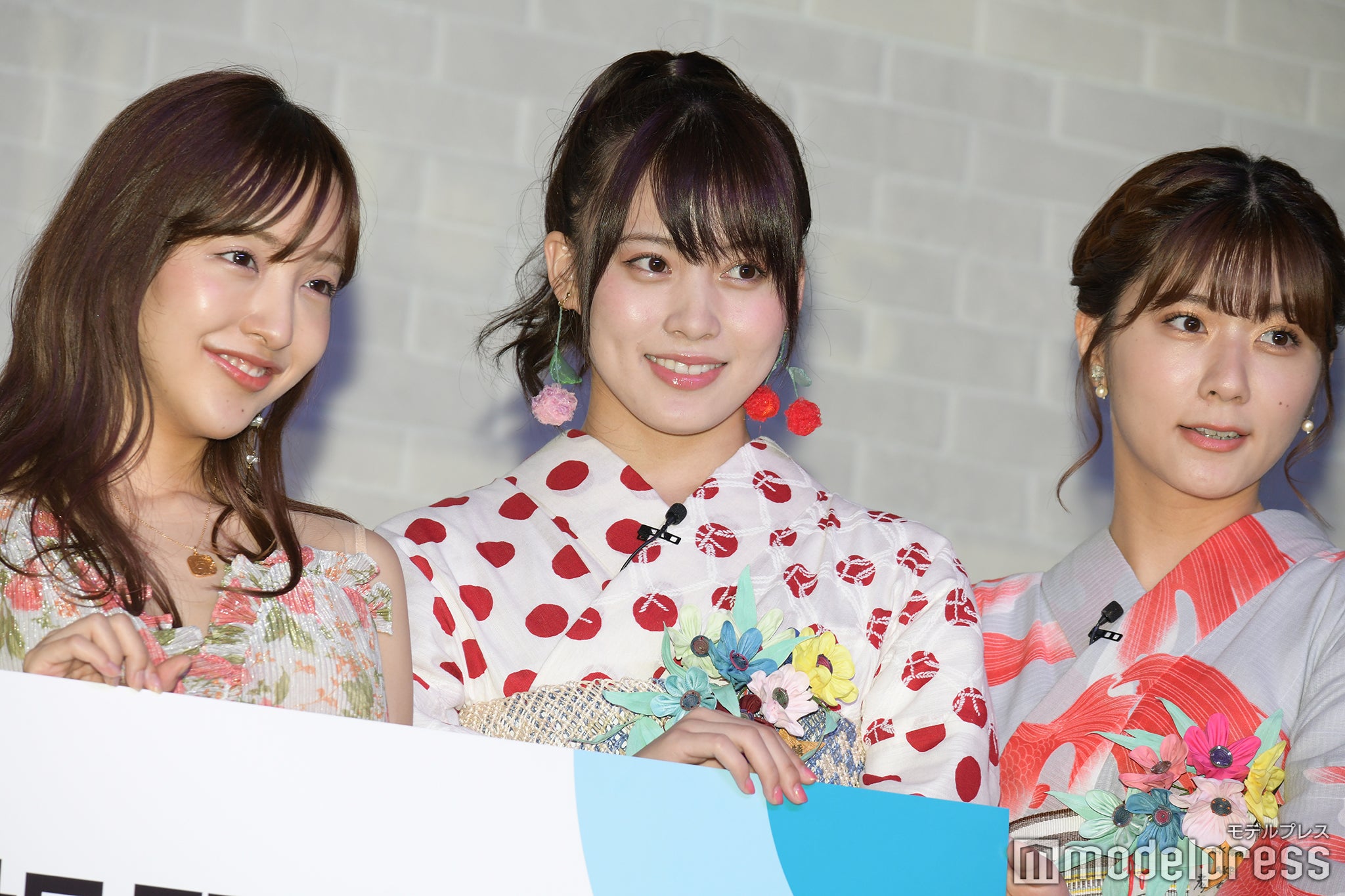 （左から）板野友美、岡部麟、清水麻璃亜