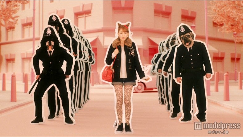 トリンドル玲奈／新CM「キティちゃんと遭遇」篇