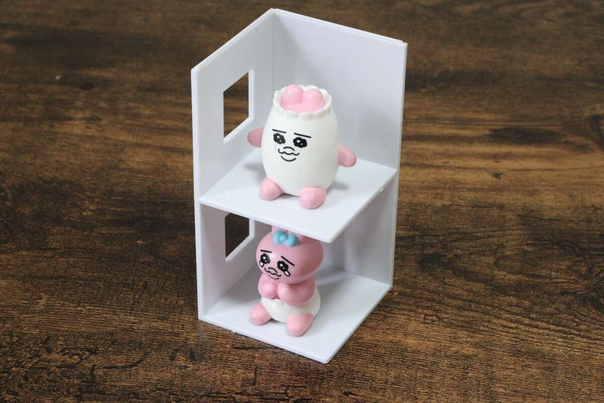 セリア ミニチュア1Rワンルーム セリアのミニチュア1Rワンルームにおぱんちゅうさぎのマスコットを飾った状態