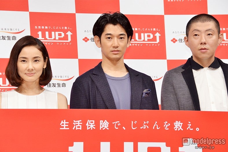 住友生命「1UP」新CM発表会に出席した（左から）吉田羊、瑛太、荒川良々