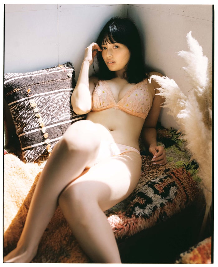 森日菜美、淡いランジェリー姿でセクシーな表情「大人っぽくなった私を見てもらえる」＜Chicktack＞