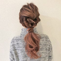 毛流れがきれいに見えるロープ編みヘアアレンジ ローポニーテールで 毛流れがきれいに見えるロープ編みヘアアレンジ ローポニーテールで
