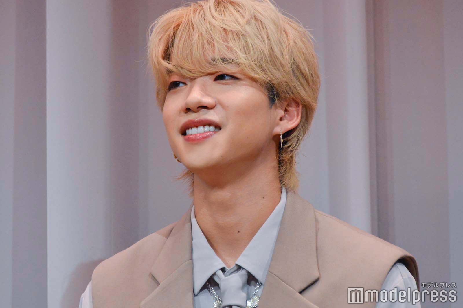 綱の話に微笑む森愁斗（C）モデルプレス