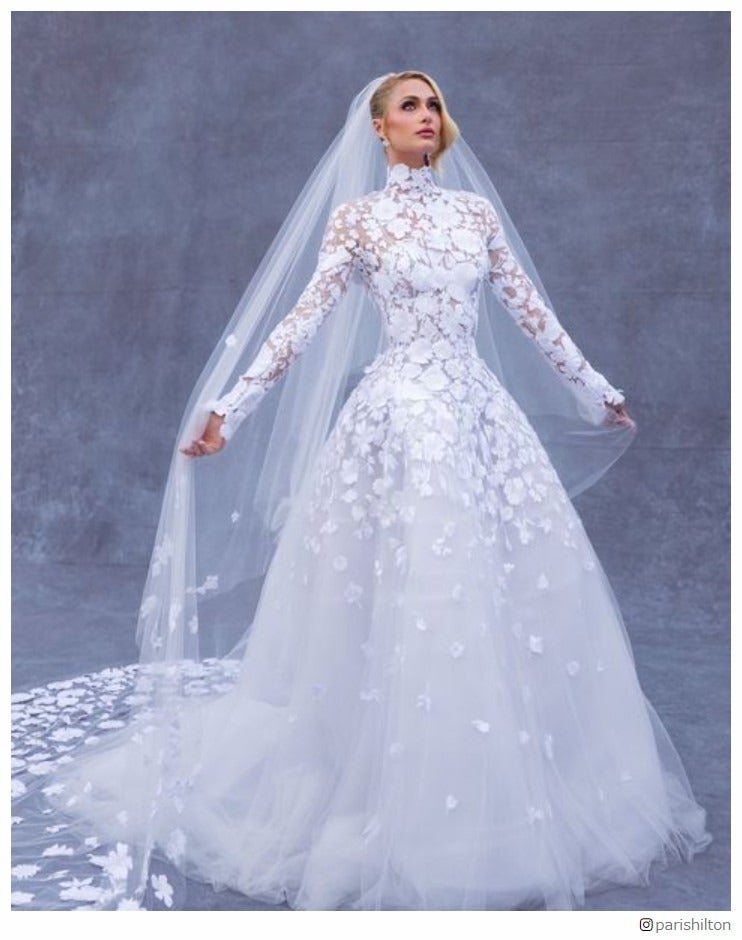 パリス・ヒルトン、純白ドレス姿披露 豪華すぎるウェディングパーティーが話題