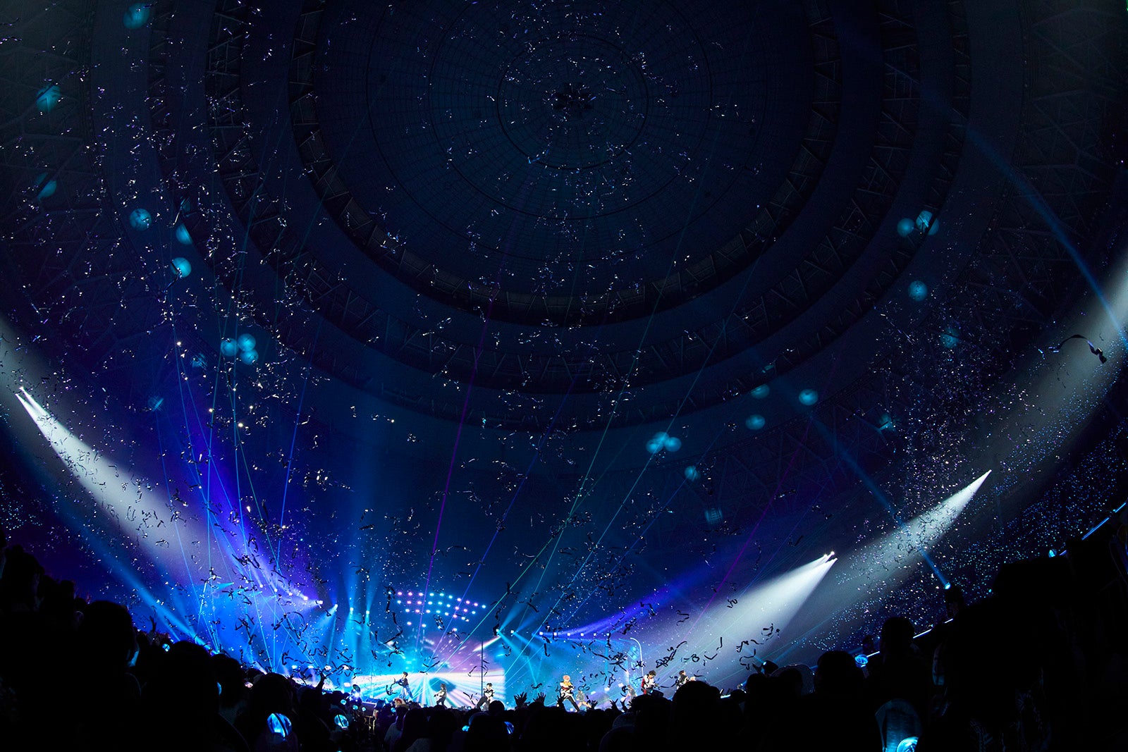 「INI 2ND ARENA LIVE TOUR ［READY TO POP！］IN KYOCERA DOME OSAKA」より（C）LAPONE Entertainment