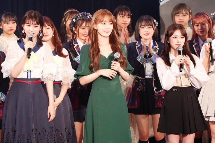 宮脇咲良、矢吹奈子(C)Mercury