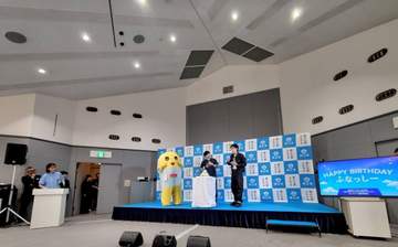 夫は矢部浩之 174cm美人アナ、イベント司会席にいる！ 透明感の知的コーデが美しい 息子中学生、こんな綺麗ママが授業参観に来るのか