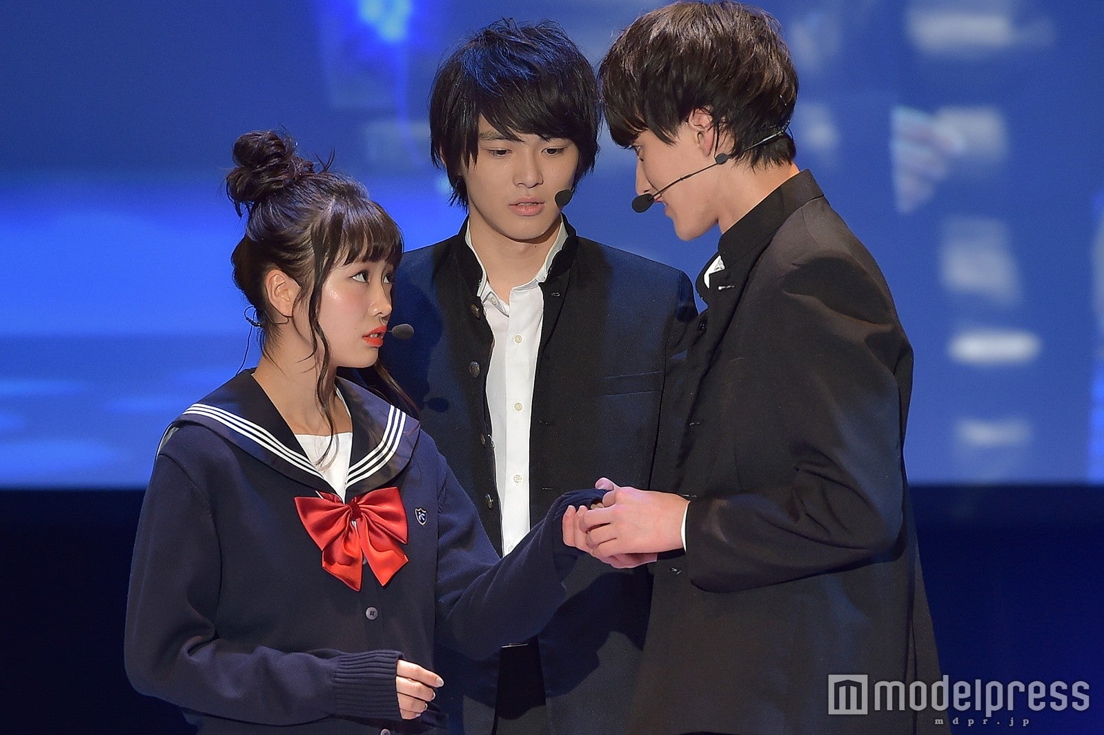 ボタン全部無くなったけど、第二ボタンだけはお前にやる（C）モデルプレス