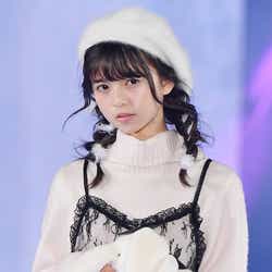 モデルプレス - 乃木坂46齋藤飛鳥が誘う“夢空間”ステージにファン大歓声&拍手喝采<GirlsAward 2016 A/W>