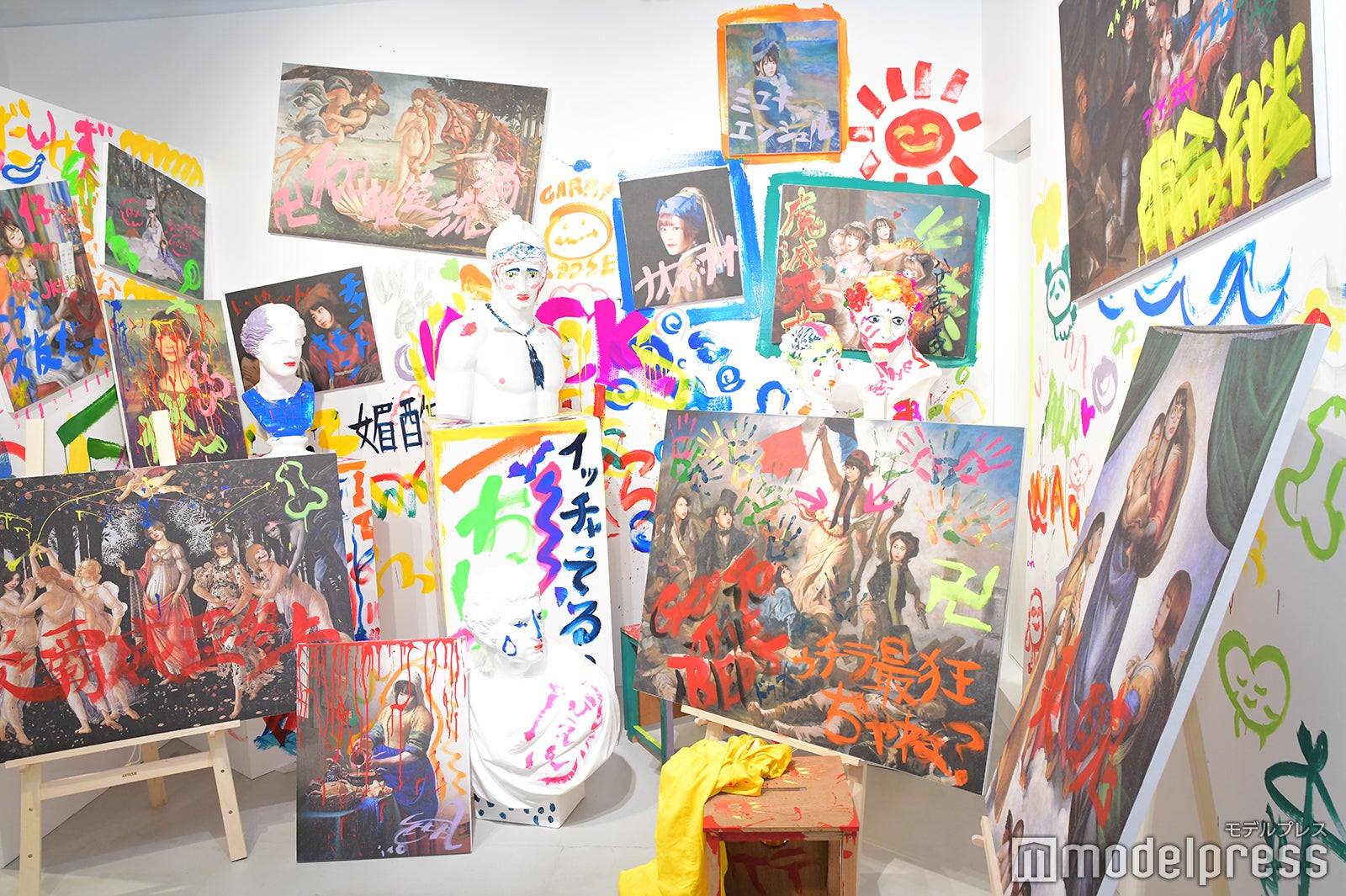 「SCHOOL OF WACK」展示の模様 （C）モデルプレス