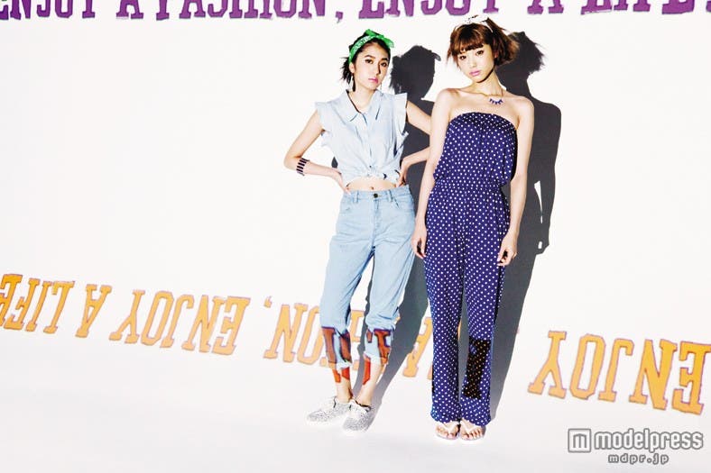 流行のヴィンテージファッションをワンランクアップ/モデル:有末麻祐子、izu