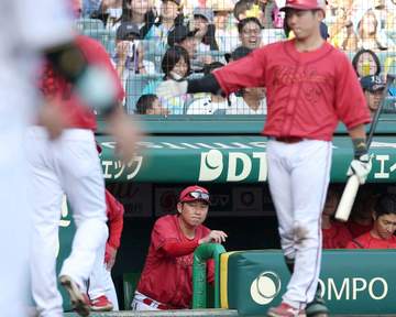 広島・新井監督 許した盗塁3つ「スタートを切った瞬間、もうセーフのタイミング」【一問一答】