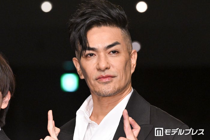 北村一輝、ド派手タトゥーびっしり タイでのオフショットが話題「かっこいい」「すごい迫力」