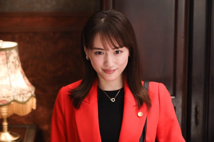 綾瀬はるか/「元彼の遺言状」第6話より(C)フジテレビ