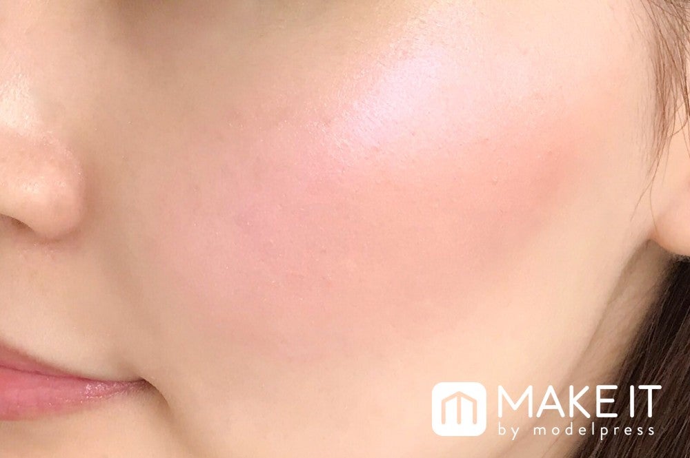 LUNASOL／カラーリンググレイズ／EX01 Illuminating 使用 (C)メイクイット