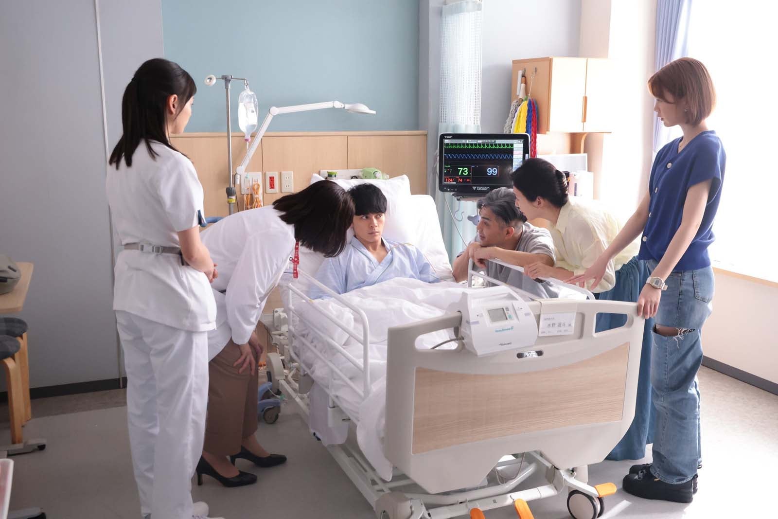 （左から）眞栄田郷敦、北村一輝、戸田菜穂、中田青渚「366日」第5話より（C）フジテレビ