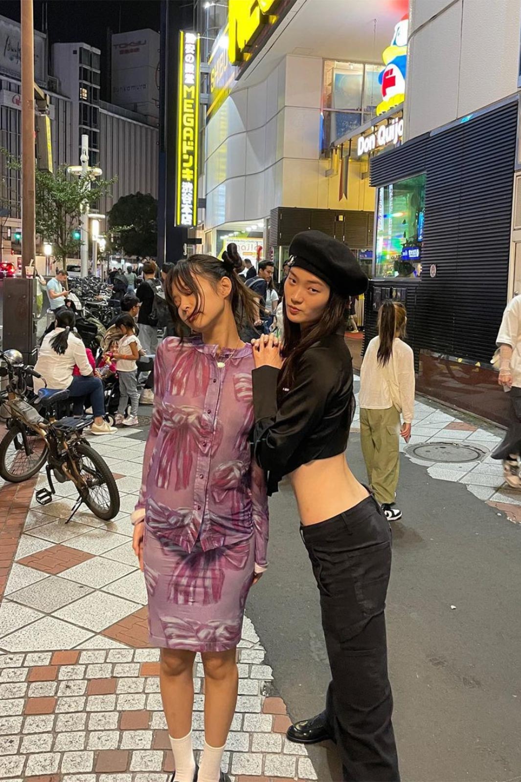 JENNIE、シン・ヒョンジ／JENNIE公式Instagramより