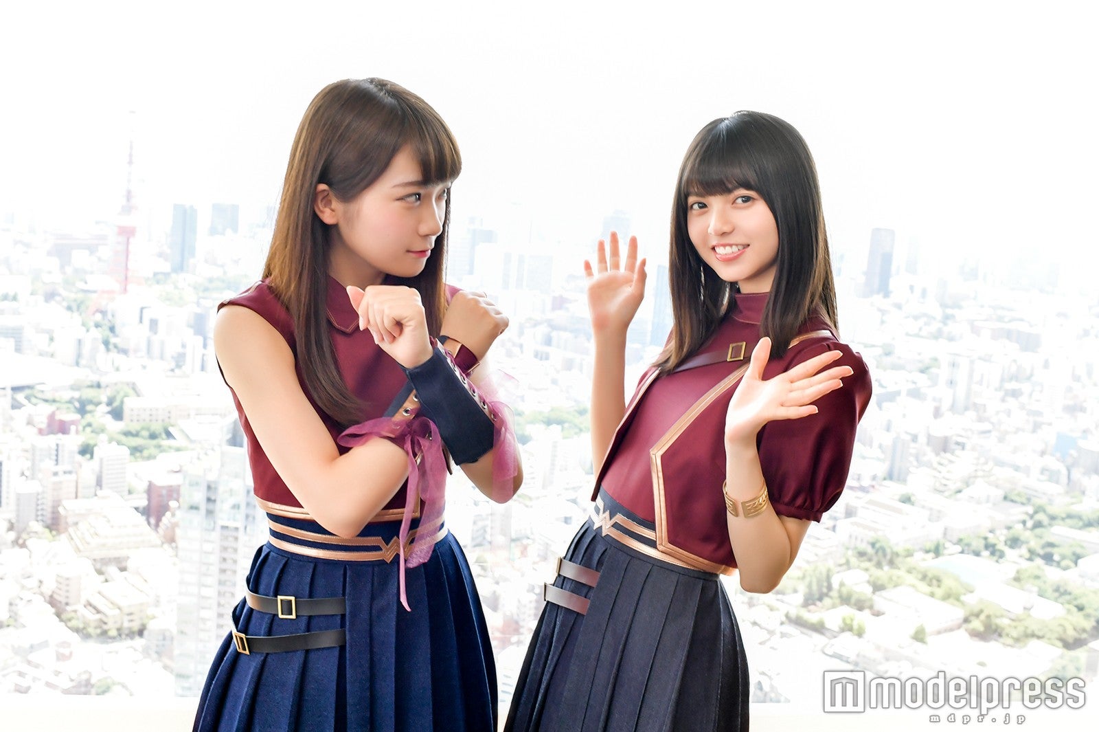 秋元真夏＆齋藤飛鳥（C）モデルプレス