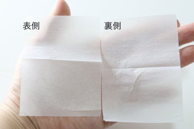 スリーコインズのAUSヘアパウダーシート〈整髪料〉の表と裏