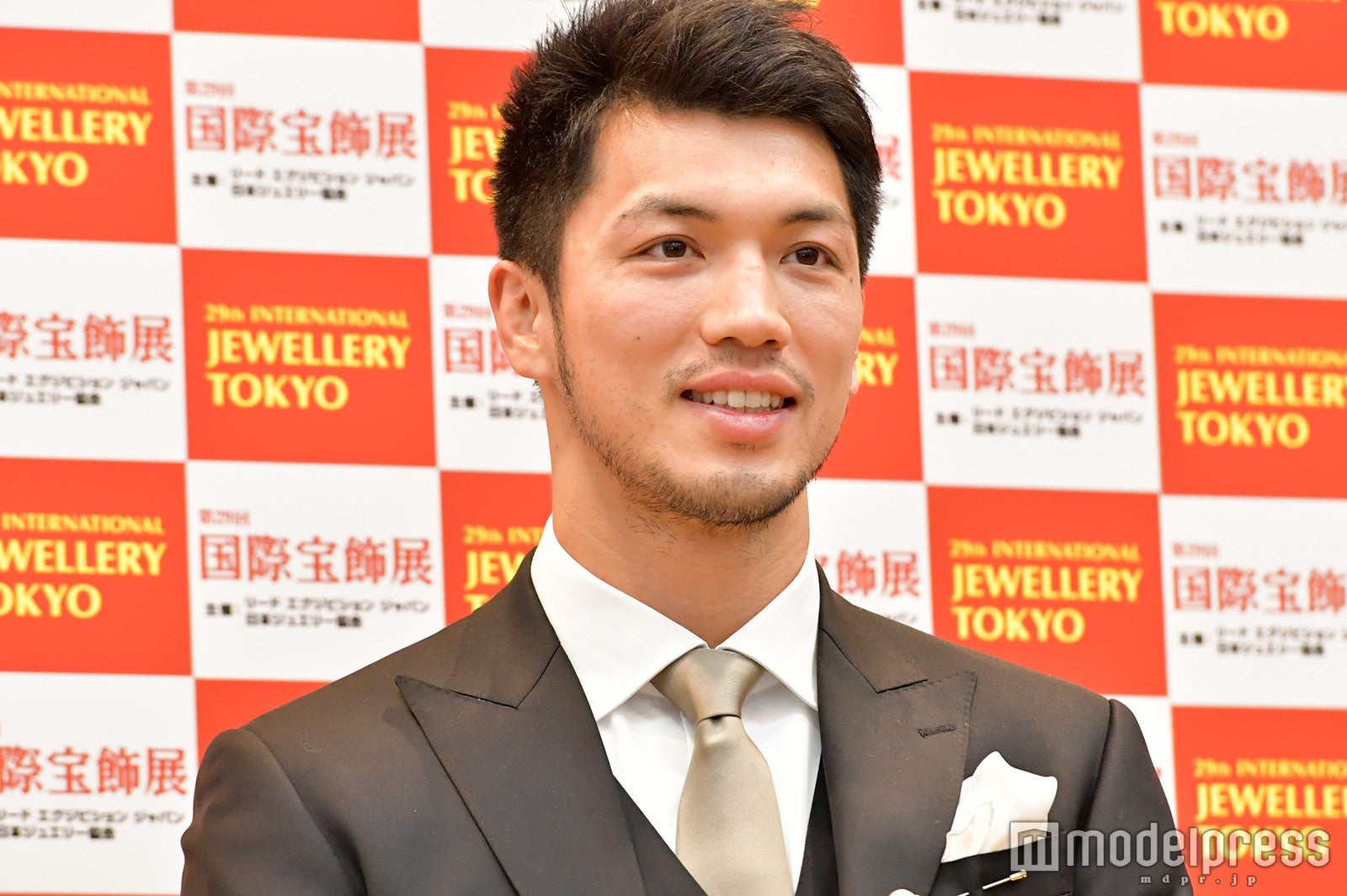 ボクシング 村田諒太選手 愛妻家エピソードに会場拍手 モデルプレス