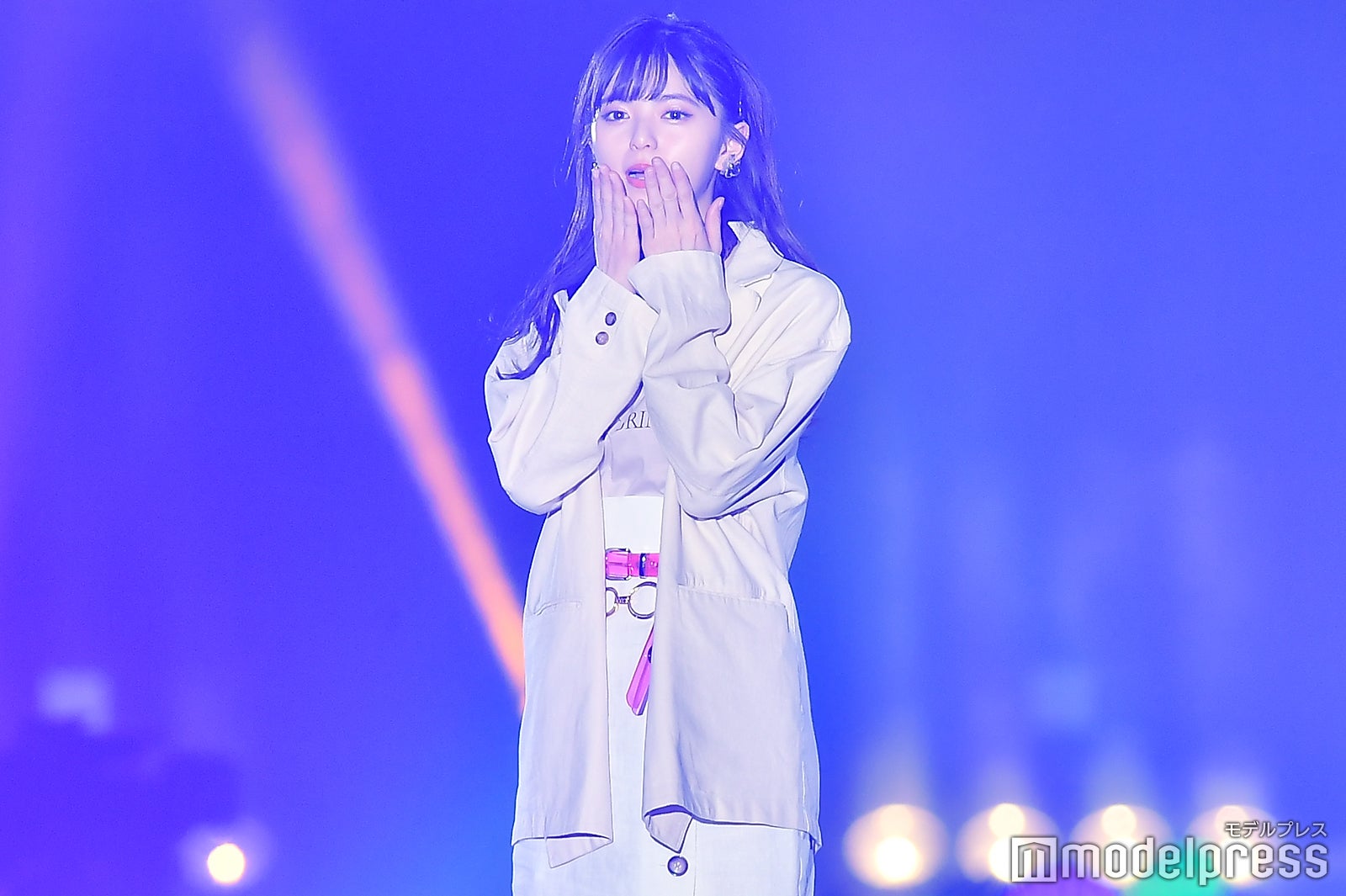乃木坂46齋藤飛鳥 両手投げキスで観客ノックアウト ポンポン遊び にも黄色い声 Tgc熊本19 モデルプレス 乃木坂46齋藤飛鳥 両手投げキスで観客ノックアウト ポンポン遊び にも黄色い声 Tgc熊本19 モデルプレス