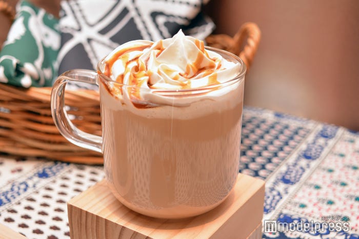 ほうじ茶 meets キャラメル クリーム ティー ラテ/画像提供:スターバックス コーヒー ジャパン
