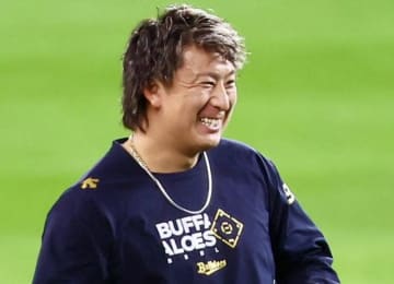 ド迫力の一日署長にネット震撼「貫禄が凄い」「ラオウポリスこぇ」 オリックス・杉本が警察官の制服姿披露「GOOD治安でした」と報告