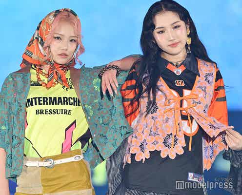 UN1CON・KOKORO&JOA、2人揃ってミニ丈で美スタイル カラフルコーデで存在感【GirlsAward 2025SS】