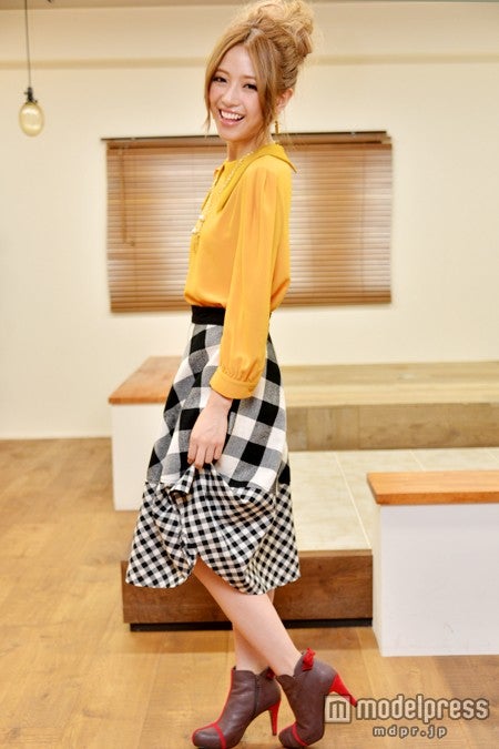 全身「MiCOAMERi」でインタビューに応じてくれたくみっきー