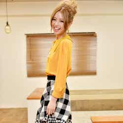 全身「MiCOAMERi」でインタビューに応じてくれたくみっきー