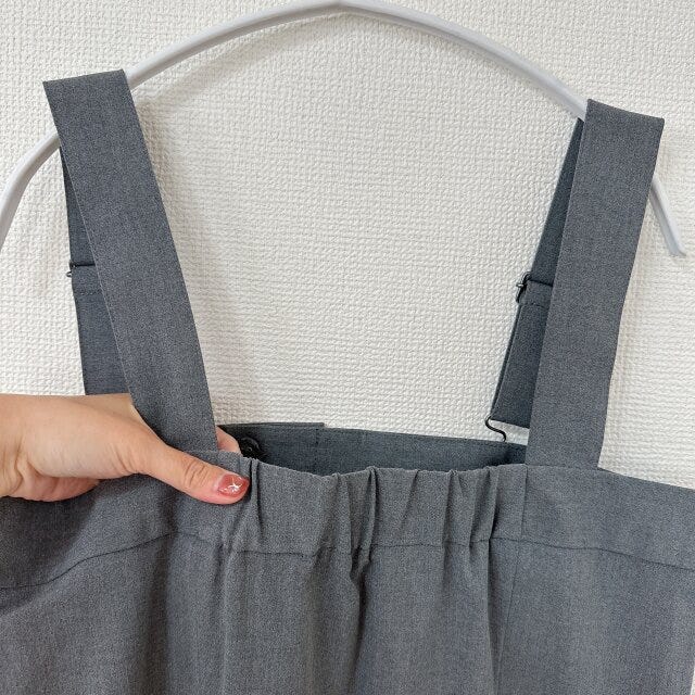GU　タックサロペットパンツQ　GRAY　後ろはゴムが入っている
