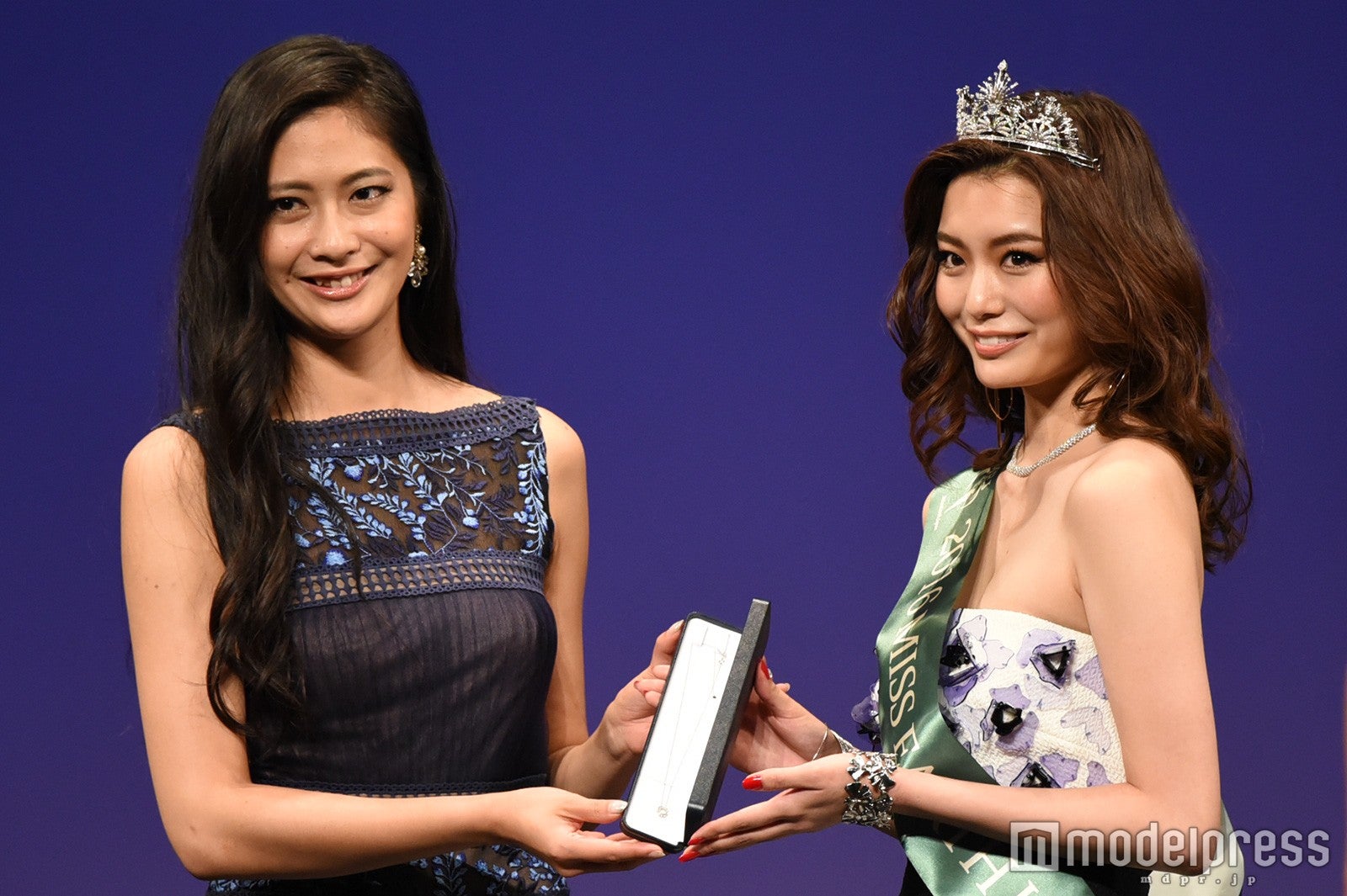 「2015ミス・アース・ジャパン」山田彩乃さん、蜂谷晏海さん（C）モデルプレス