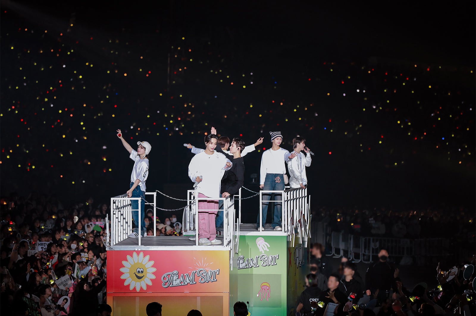 「SEVENTEEN TOUR 'FOLLOW' TO JAPAN」ベルーナドーム公演（P）＆（C）PLEDIS Entertainment