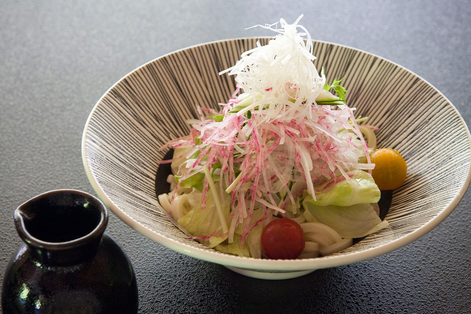 胡麻だれサラダそば・うどん／画像提供：株式会社プリンスホテル