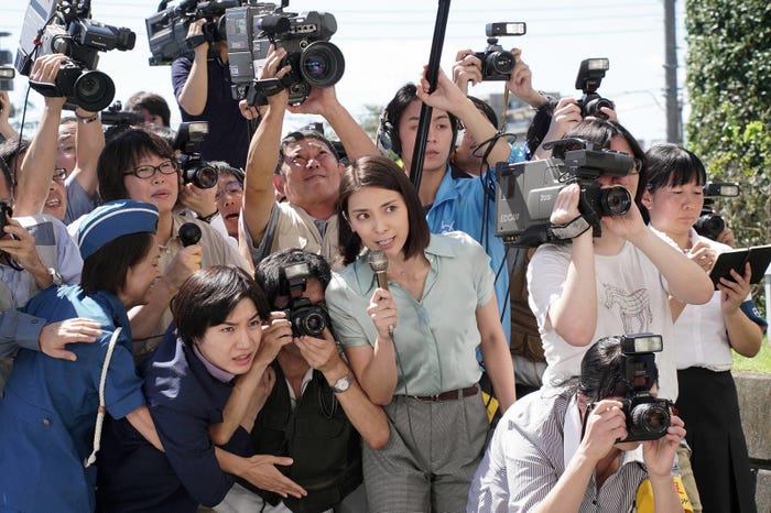 桜田通、秋元才加 (C)フジテレビ