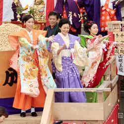 成田山節分祭の追儺豆まき式に参加した（左から）杏、財前直見、松浦雅（C）NHK