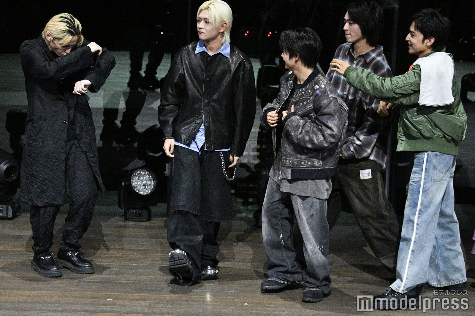 edhiii boi＆BMSGトレーニーにつられてSKY-HIも踊りだす（C）モデルプレス