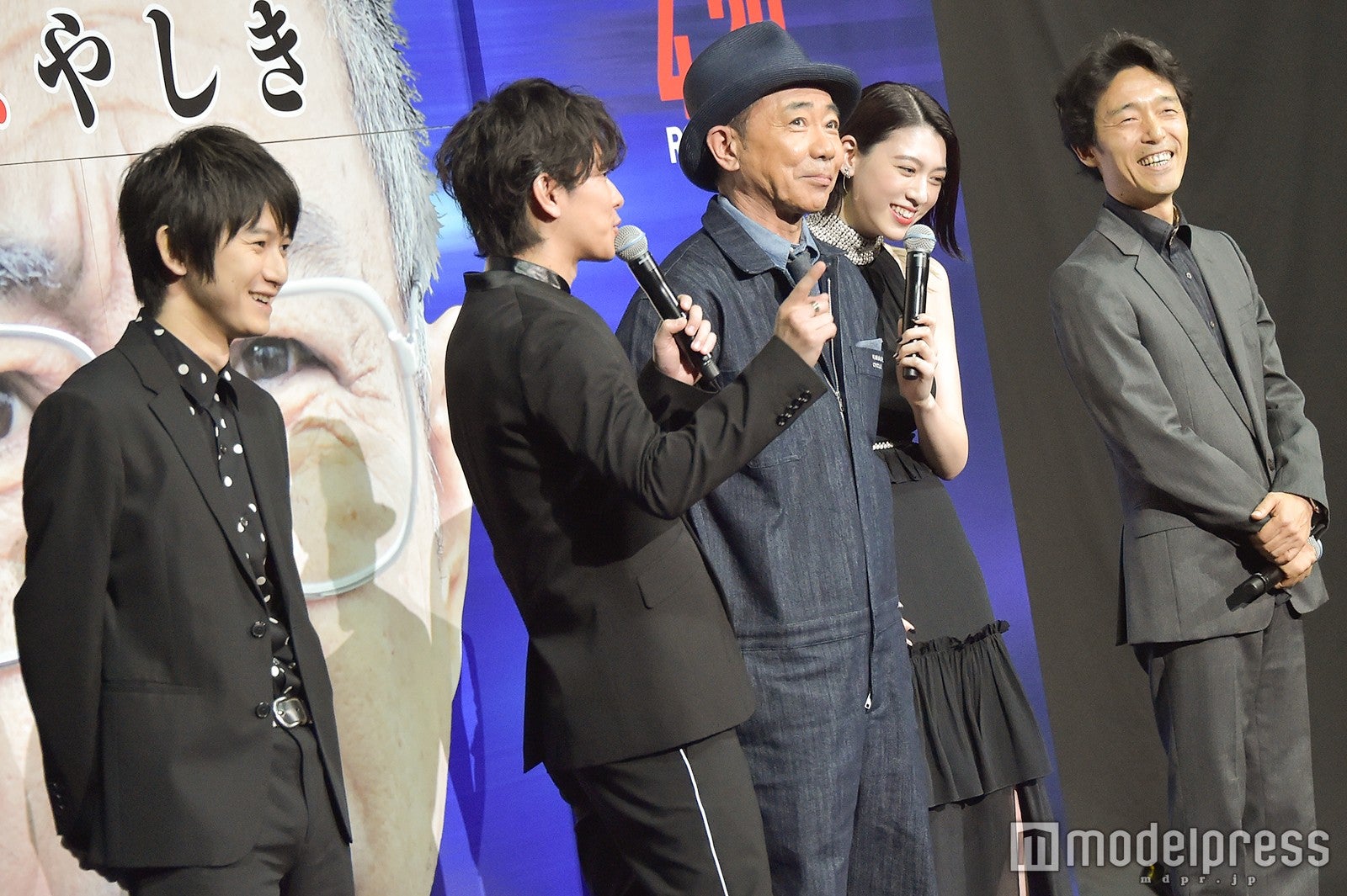 本郷奏多、佐藤健、木梨憲武、三吉彩花、佐藤信介監督 （C）モデルプレス