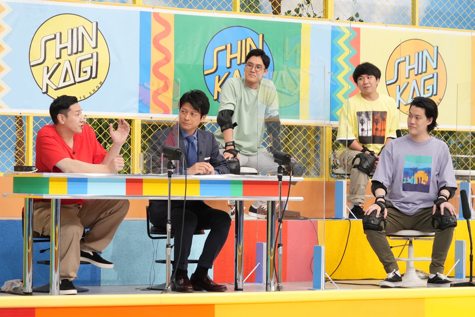 （左から）長田庄平、倉田大誠、菊田竜大、秋山寛貴、粗品 （C）フジテレビ