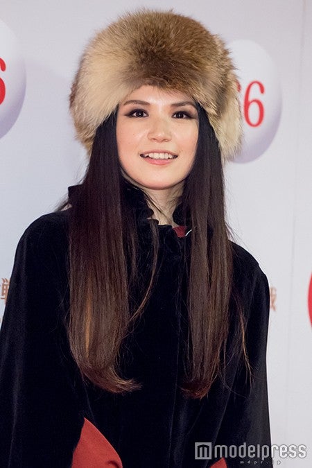 Superfly ロシア帽 ポンチョの冬ボヘミアンが可愛い ファッションチェック 紅白リハ初日 モデルプレス