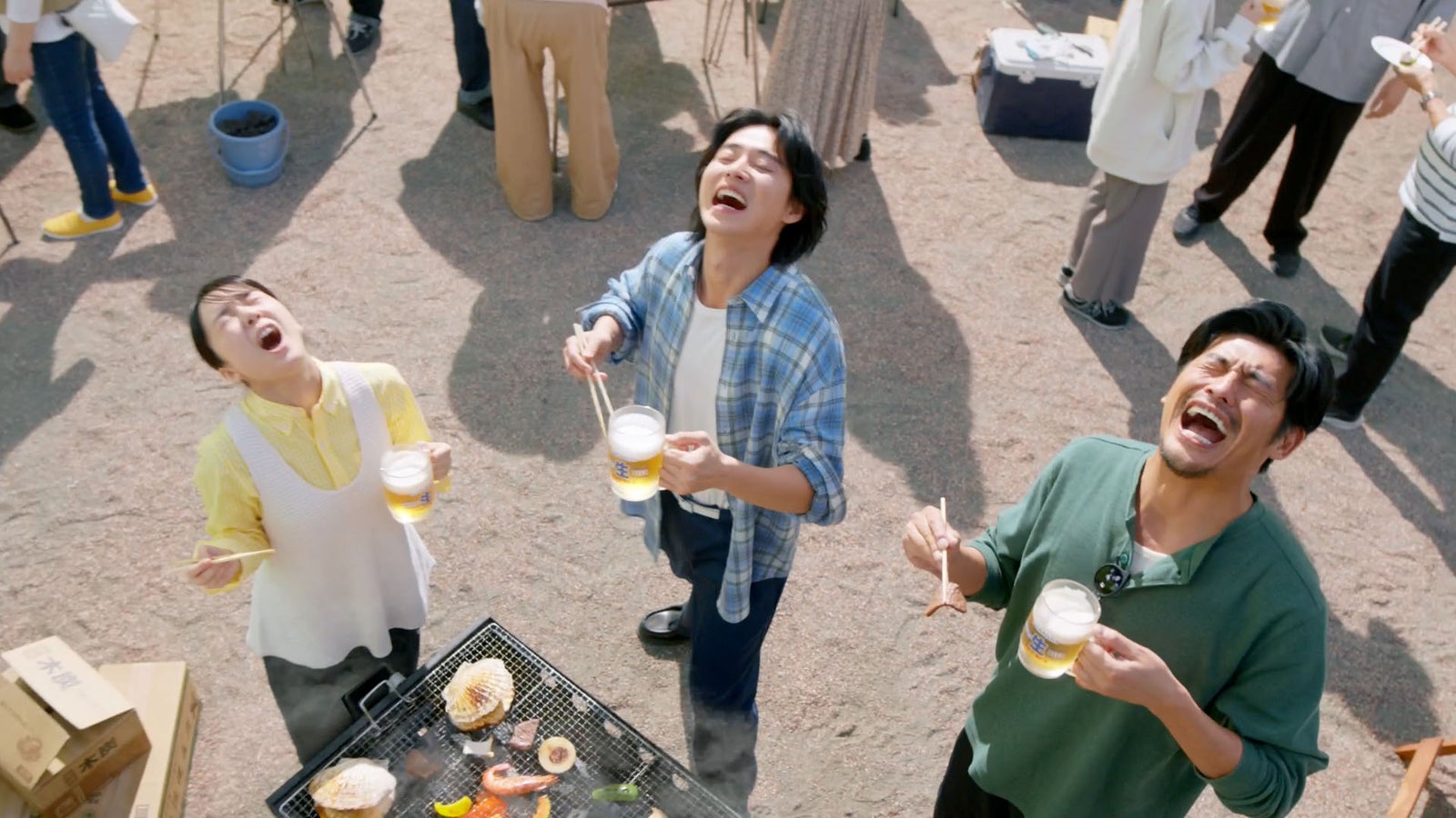 上白石萌音、山崎賢人、坂口憲二／新TVCM「生奉行」篇より（提供写真）