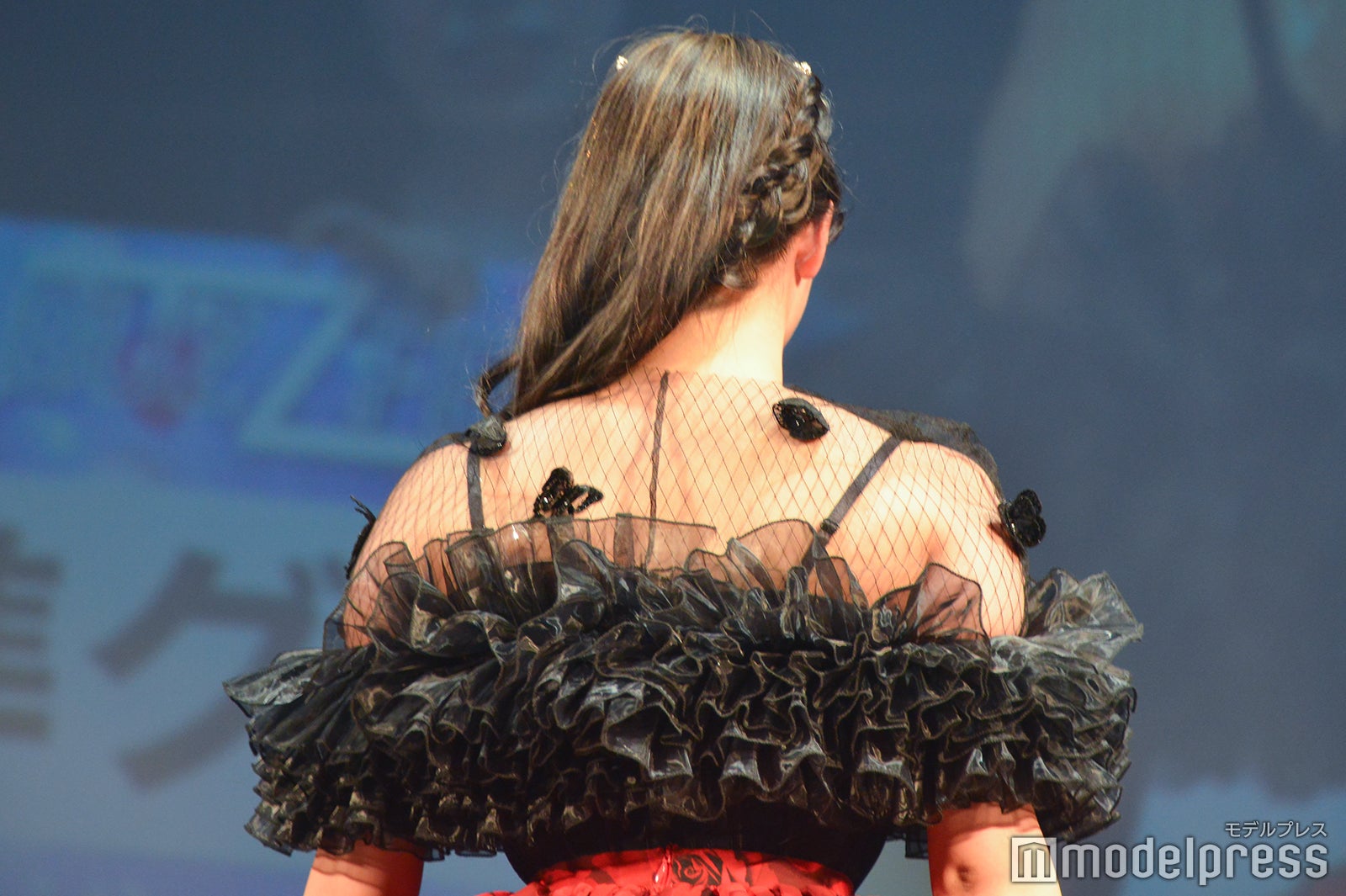 めぐさんの美しい背中 （C）モデルプレス