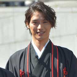 モデルプレス - 福士蒼汰の“男前”エピソード、共演者が証言<曇天に笑う>