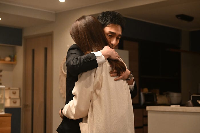 井川遥、草なぎ剛「罠の戦争」最終話より(C)カンテレ