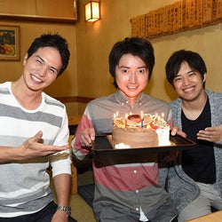 藤原竜也、市原隼人らのサプライズ誕生日祝いに感激「ありがとう」