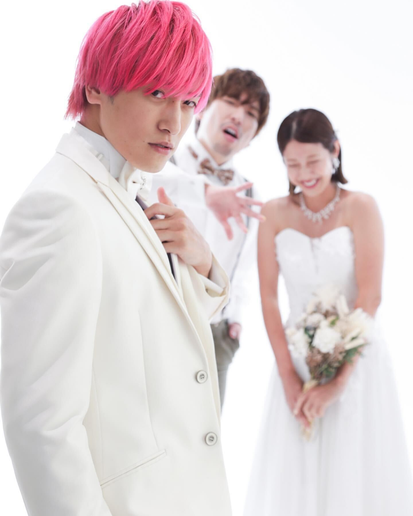 EXITりんたろー。＆本郷杏奈が結婚、兼近大樹“写り込む”ウエディングフォトに「コンビ愛感じる」「こんなの見たこと無い」の声